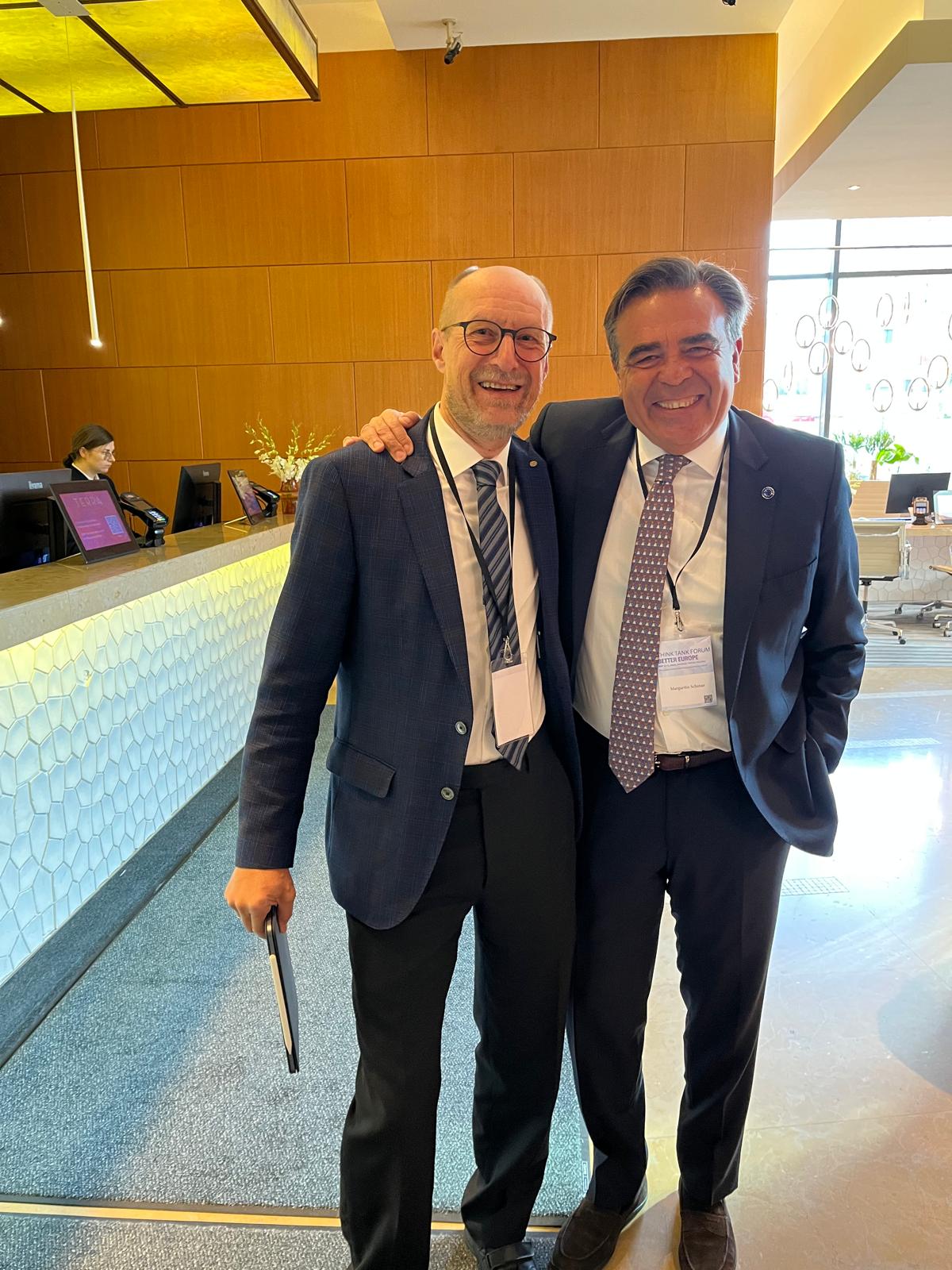 Jochen M. Richter (left) with Margaritis Schinas, Vice President of the EU Commission 2019-2024