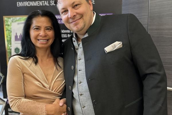 Hang Nguyễn mít Andreas Renner